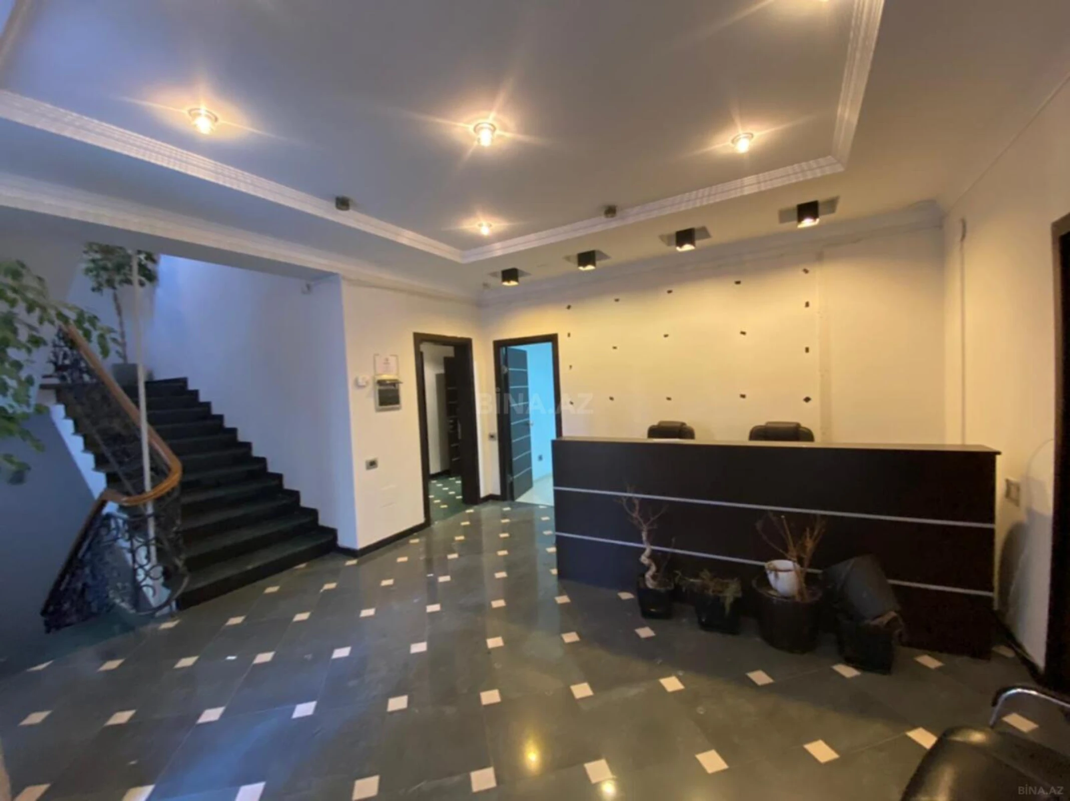 Satılır obyekt 550 m²