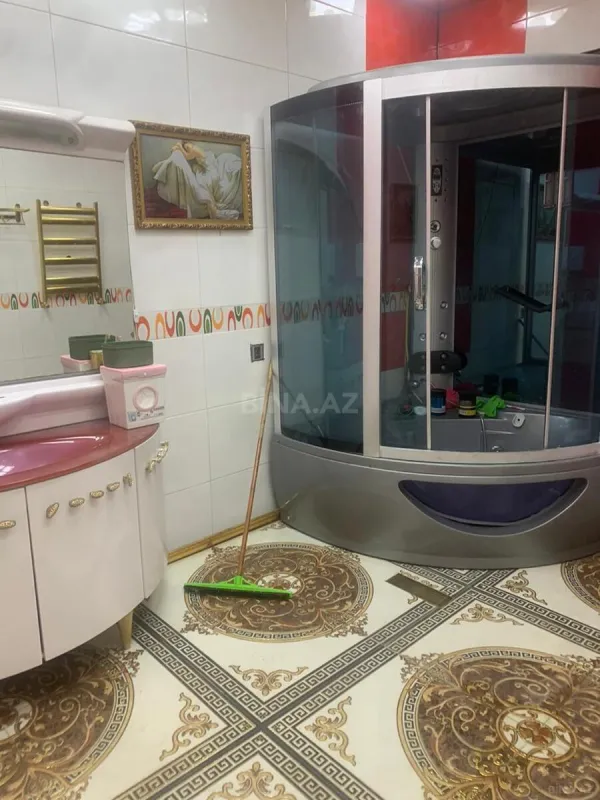 Satılır 6 otaqlı həyət evi 350 m²