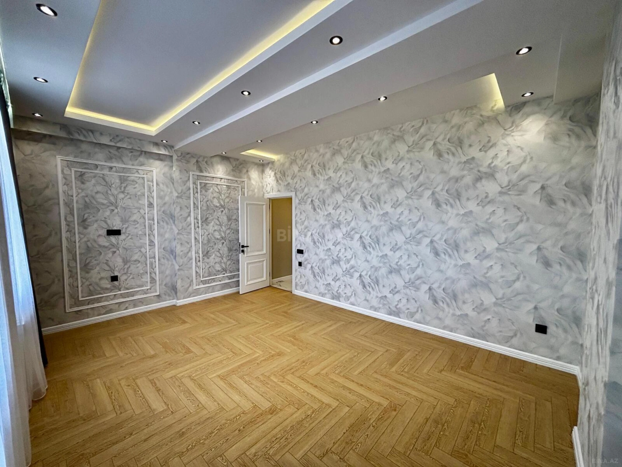 Satılır 3 otaqlı mənzil 151.7 m²