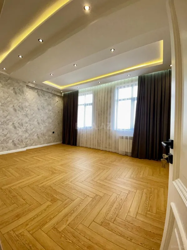 Satılır 3 otaqlı mənzil 151.7 m²