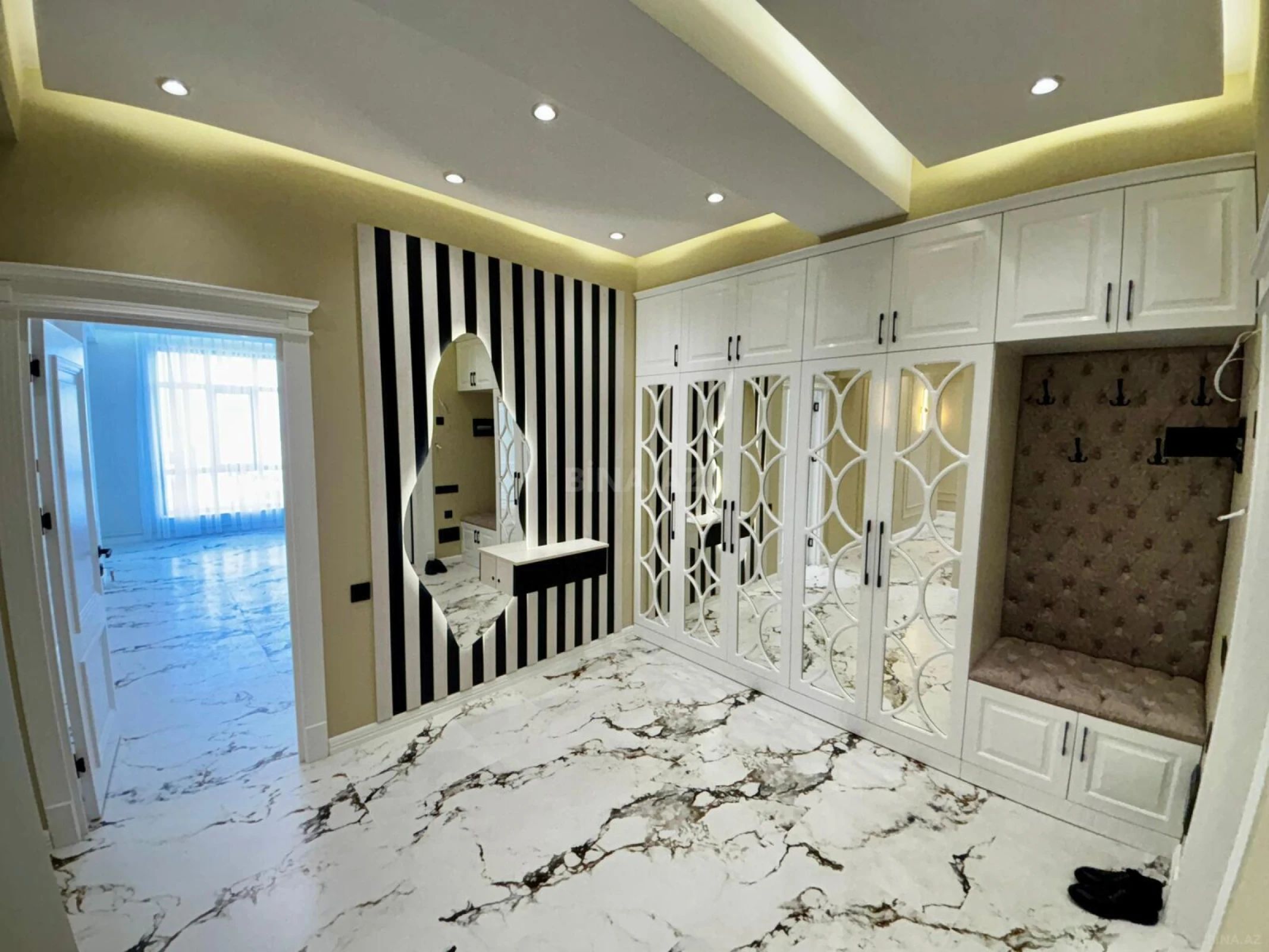 Satılır 3 otaqlı mənzil 151.7 m²