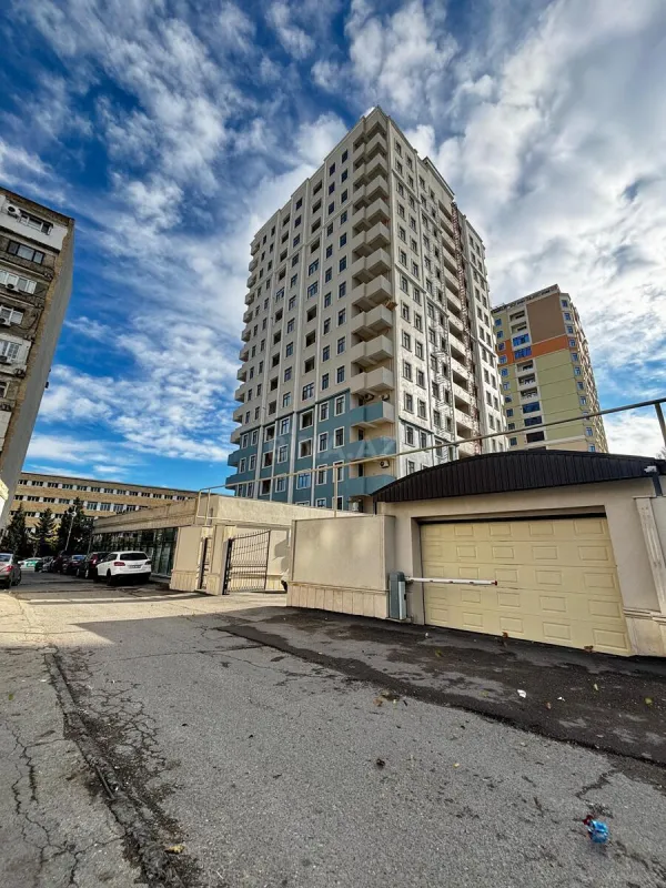 Satılır 3 otaqlı mənzil 151.7 m²