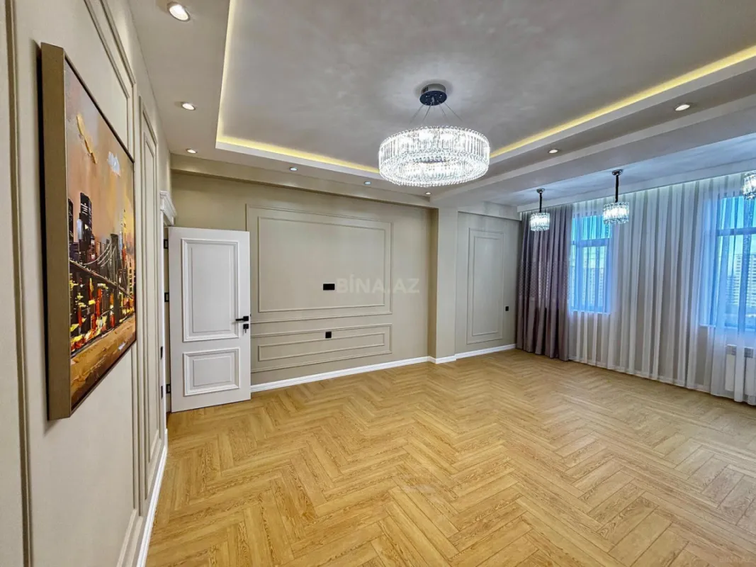 Satılır 3 otaqlı mənzil 151.7 m²