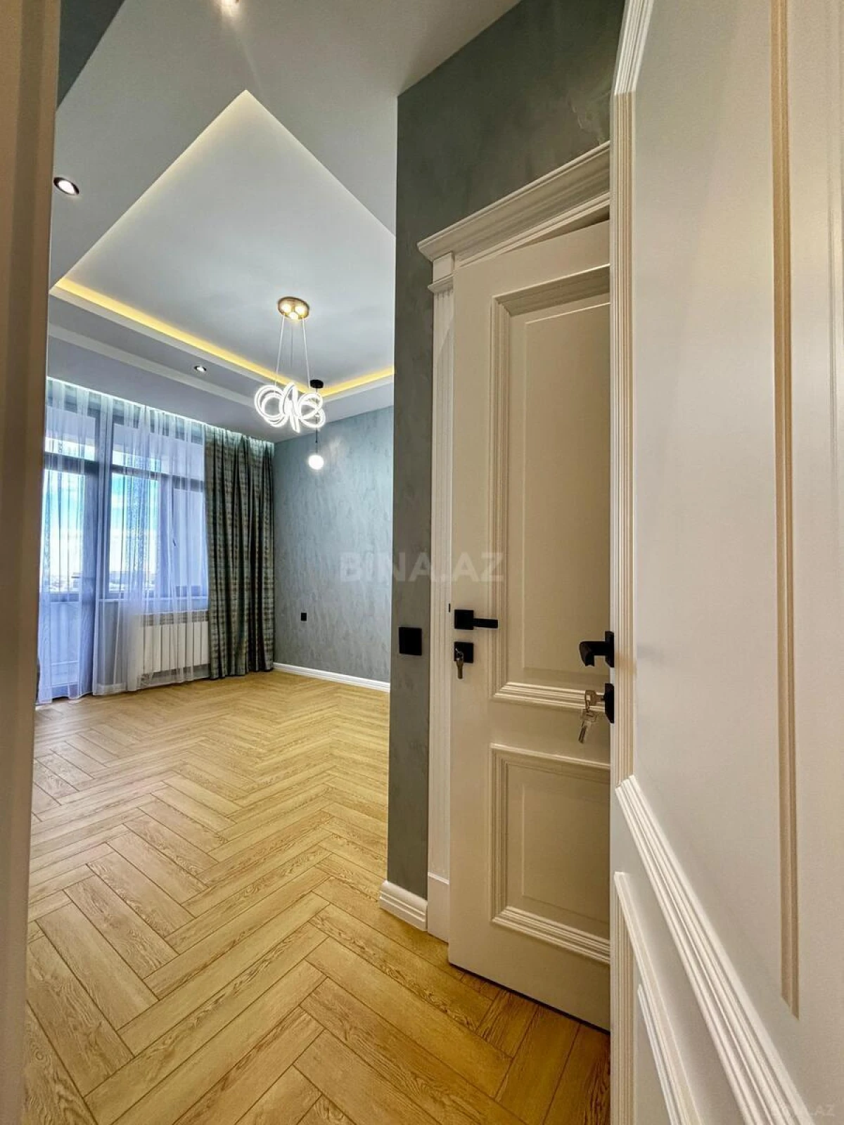 Satılır 3 otaqlı mənzil 151.7 m²