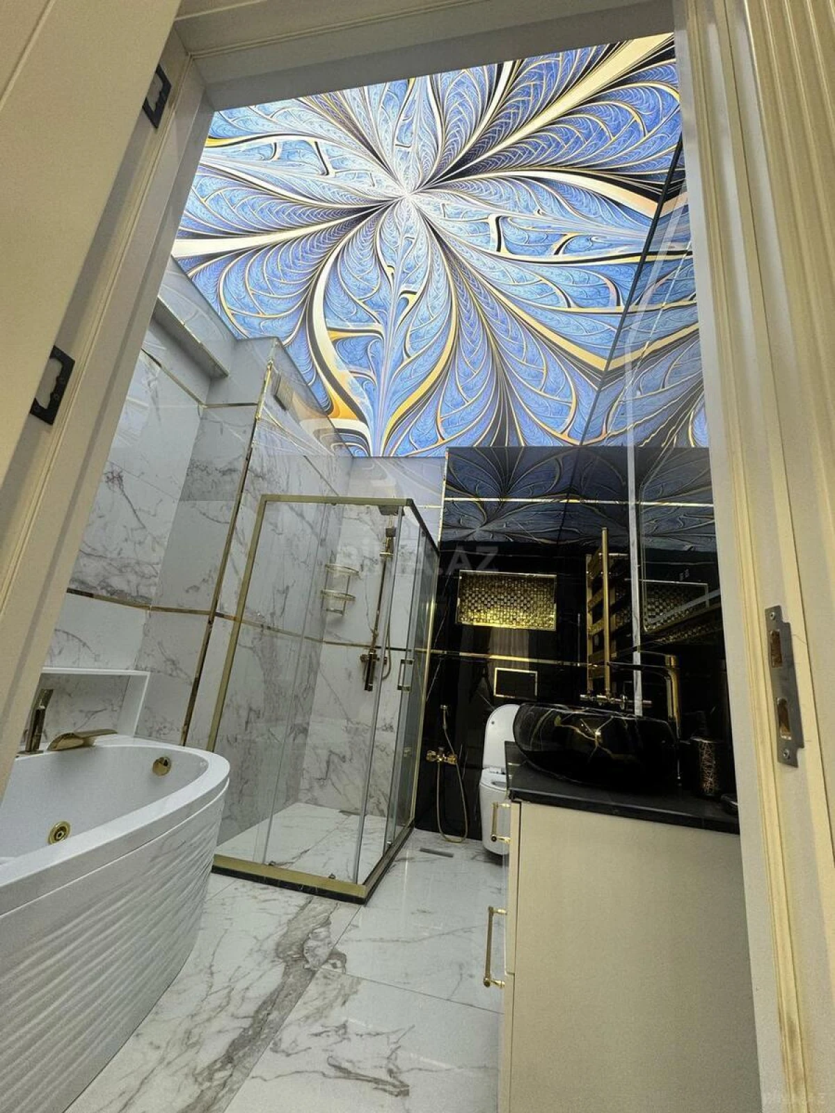 Kirayə verilir 4 otaqlı mənzil 180 m²