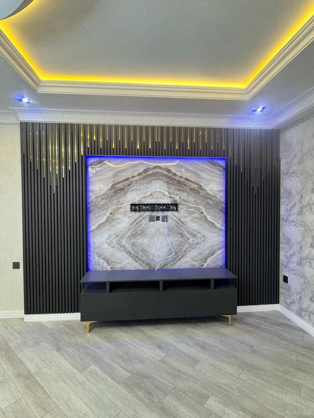 Kirayə verilir 4 otaqlı mənzil 180 m²