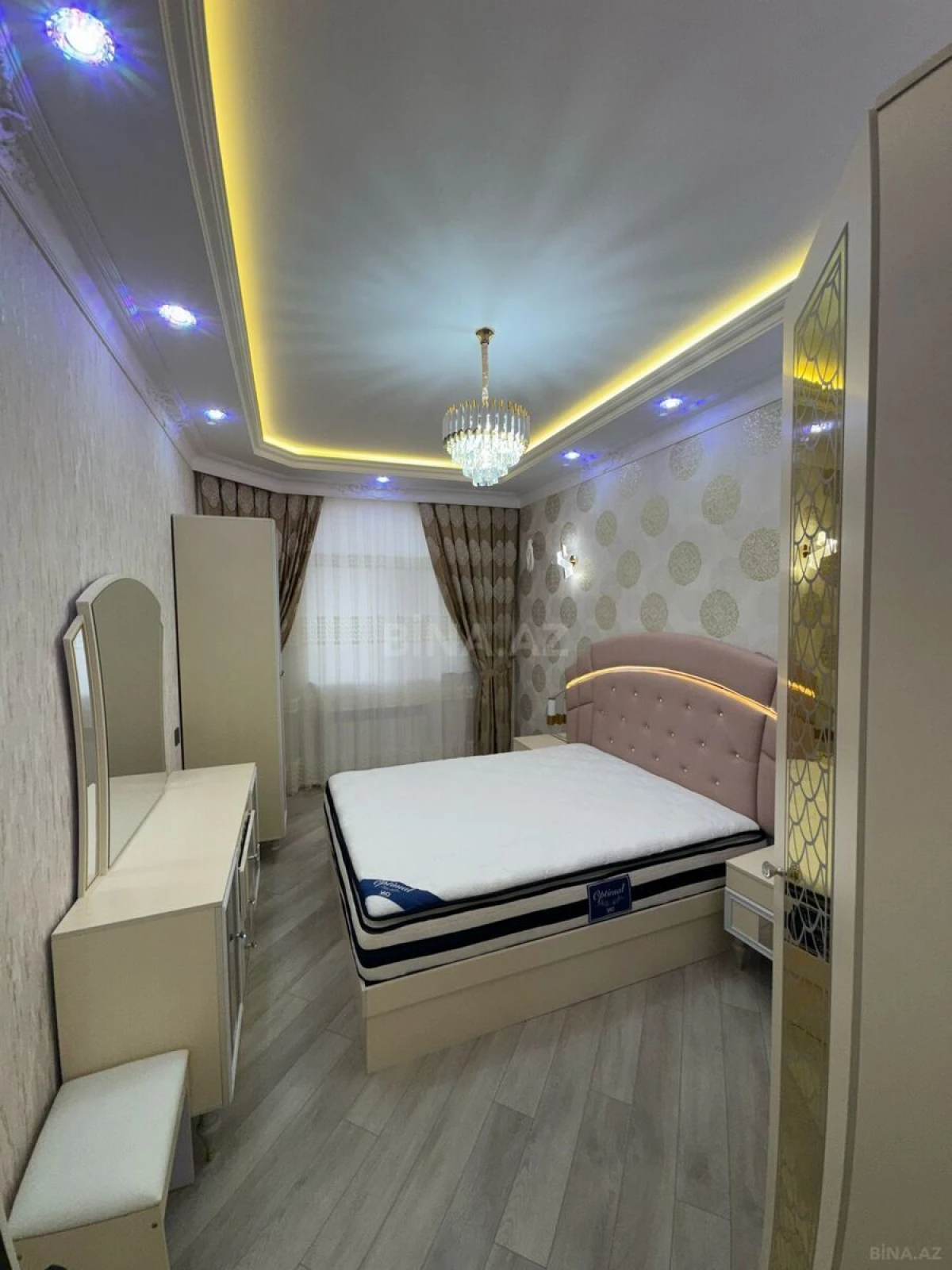 Kirayə verilir 4 otaqlı mənzil 180 m²