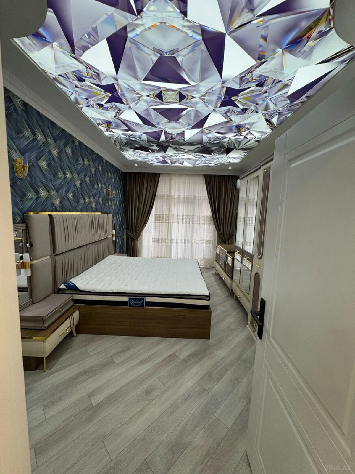 Kirayə verilir 4 otaqlı mənzil 180 m²