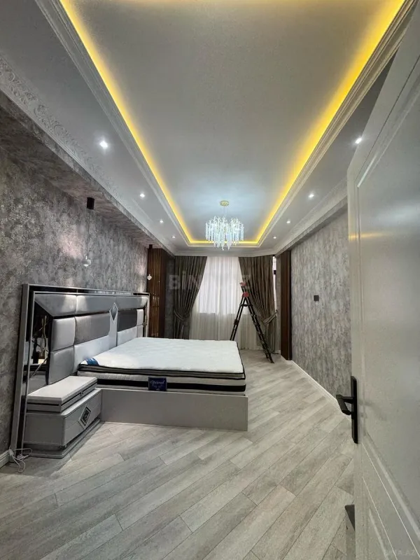 Kirayə verilir 4 otaqlı mənzil 180 m²