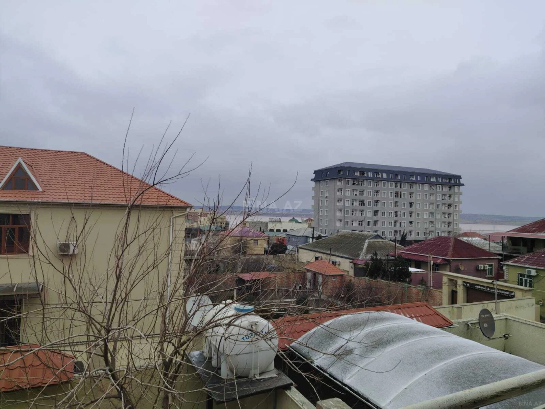 Satılır 5 otaqlı həyət evi 215 m²