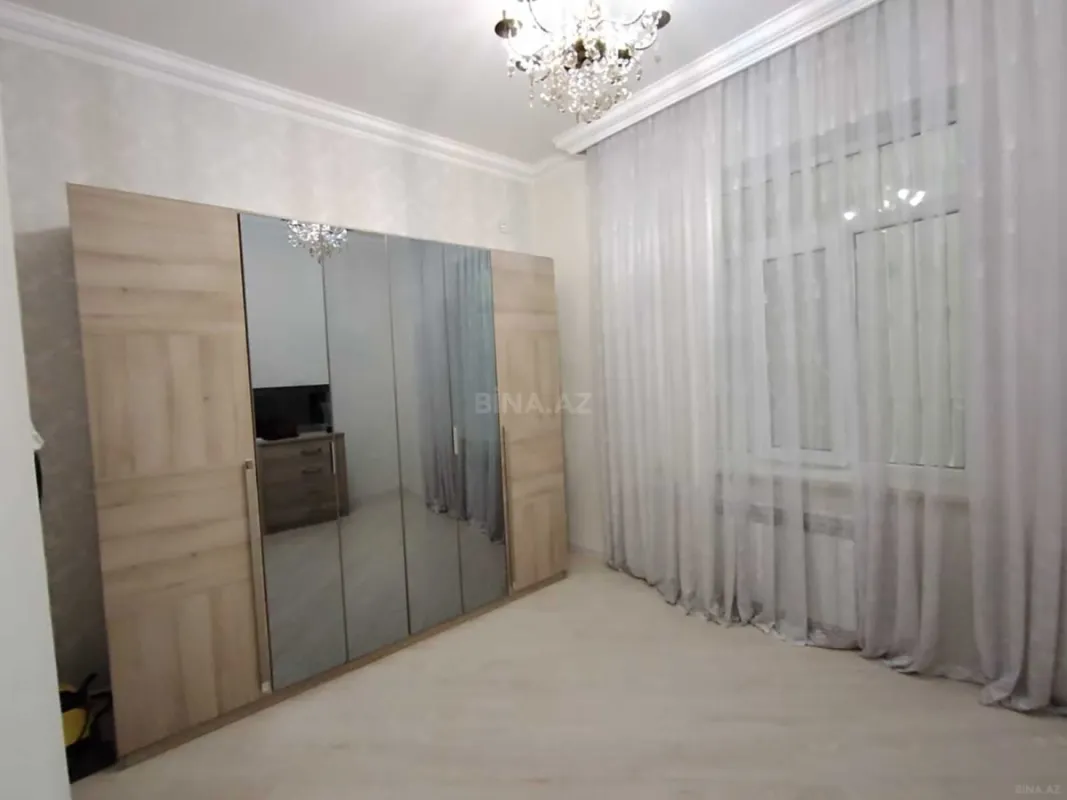 Satılır 5 otaqlı həyət evi 215 m²