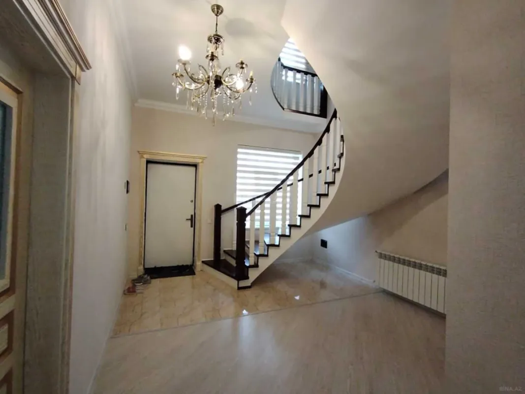 Satılır 5 otaqlı həyət evi 215 m²