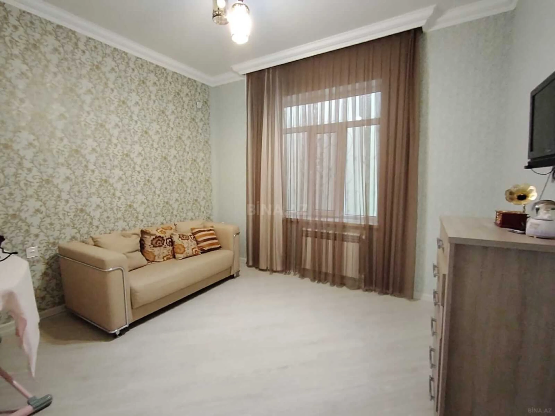 Satılır 5 otaqlı həyət evi 215 m²