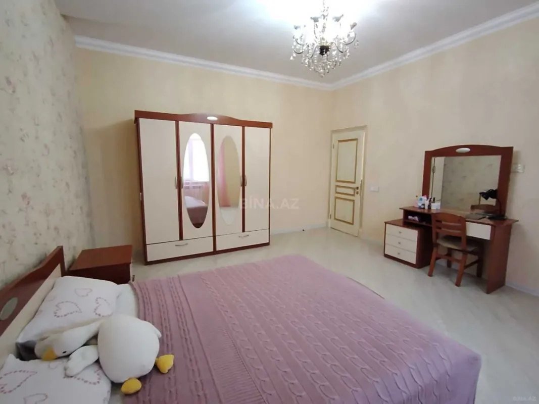Satılır 5 otaqlı həyət evi 215 m²