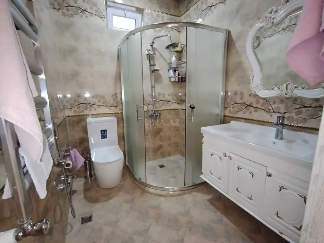 Satılır 5 otaqlı həyət evi 215 m²