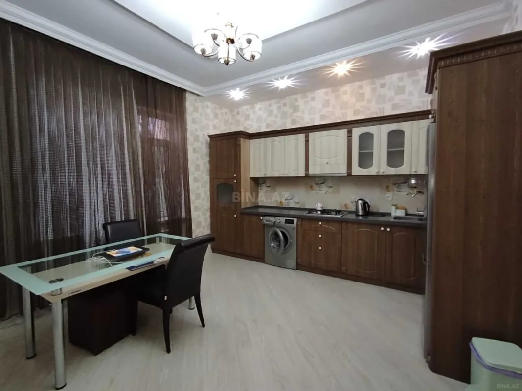 Satılır 5 otaqlı həyət evi 215 m²