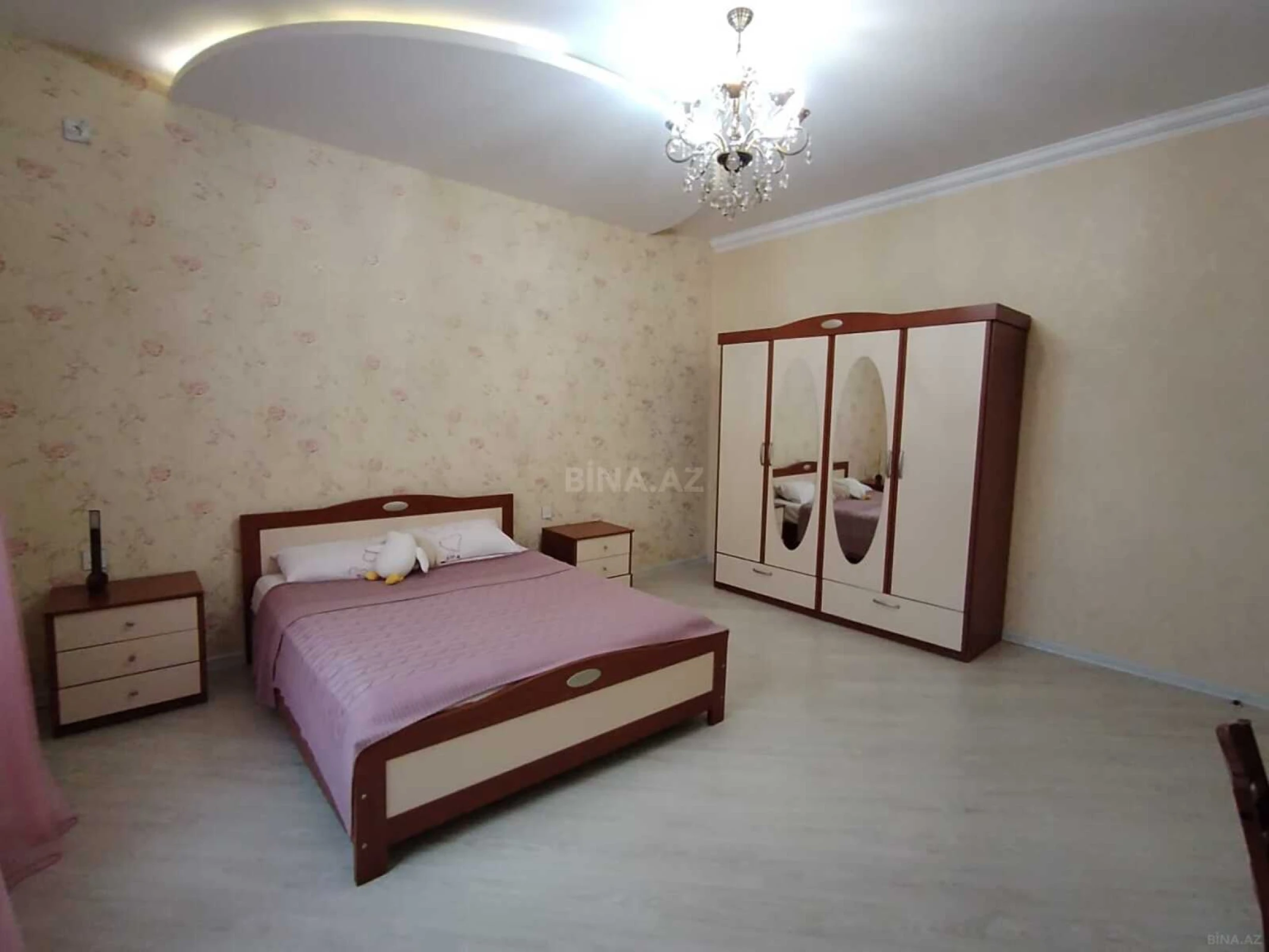 Satılır 5 otaqlı həyət evi 215 m²