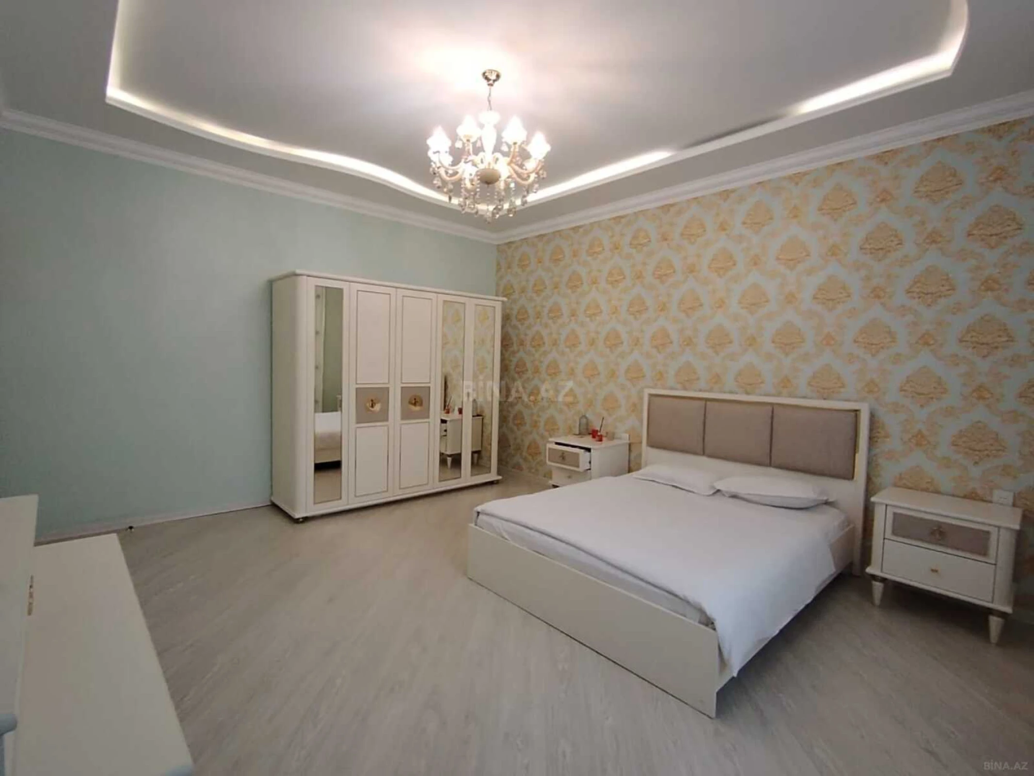 Satılır 5 otaqlı həyət evi 215 m²