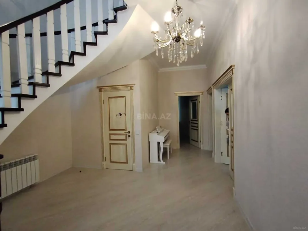 Satılır 5 otaqlı həyət evi 215 m²