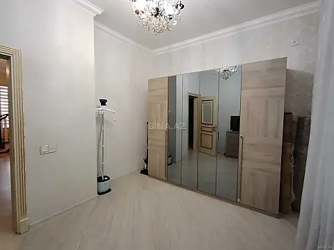Satılır 5 otaqlı həyət evi 215 m²