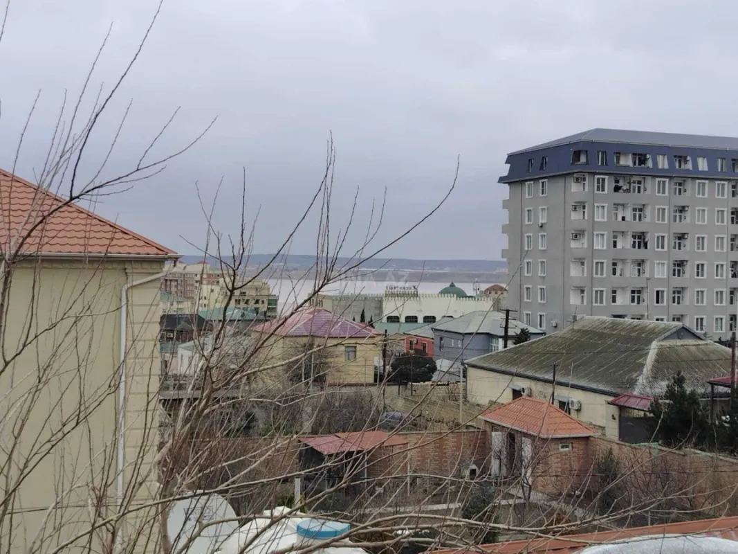 Satılır 5 otaqlı həyət evi 215 m²