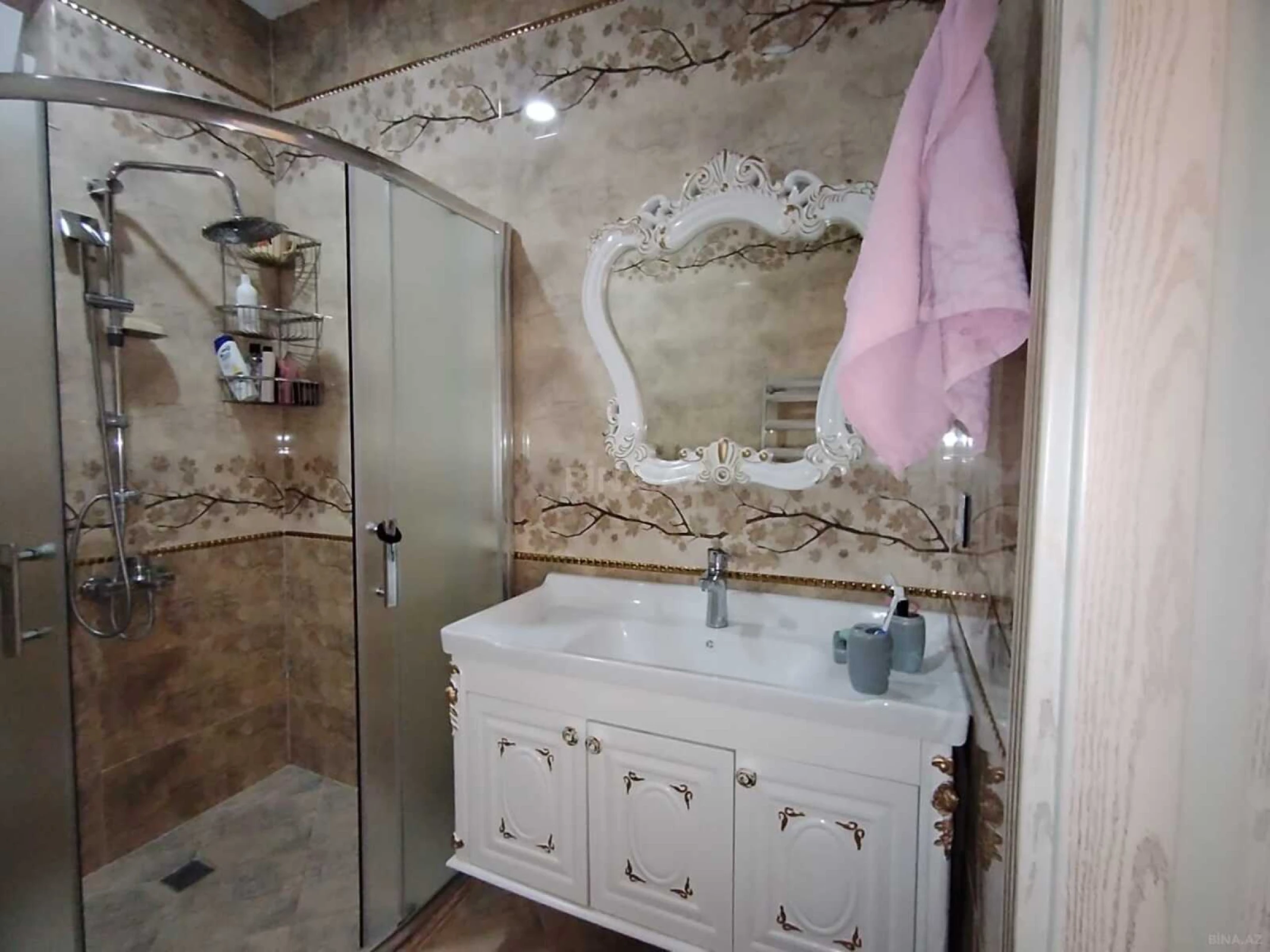 Satılır 5 otaqlı həyət evi 215 m²