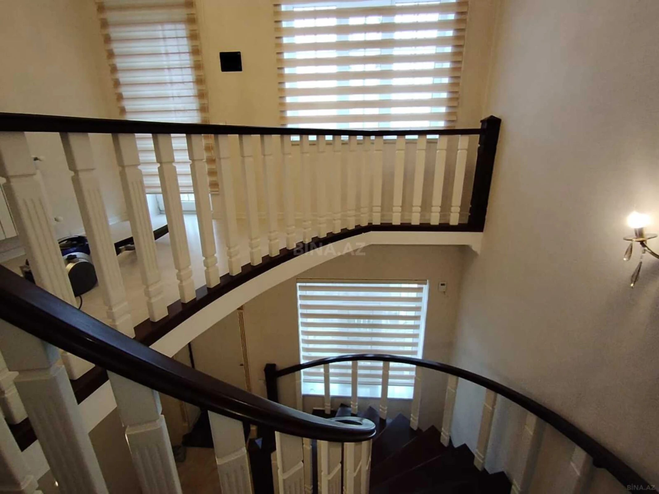 Satılır 5 otaqlı həyət evi 215 m²