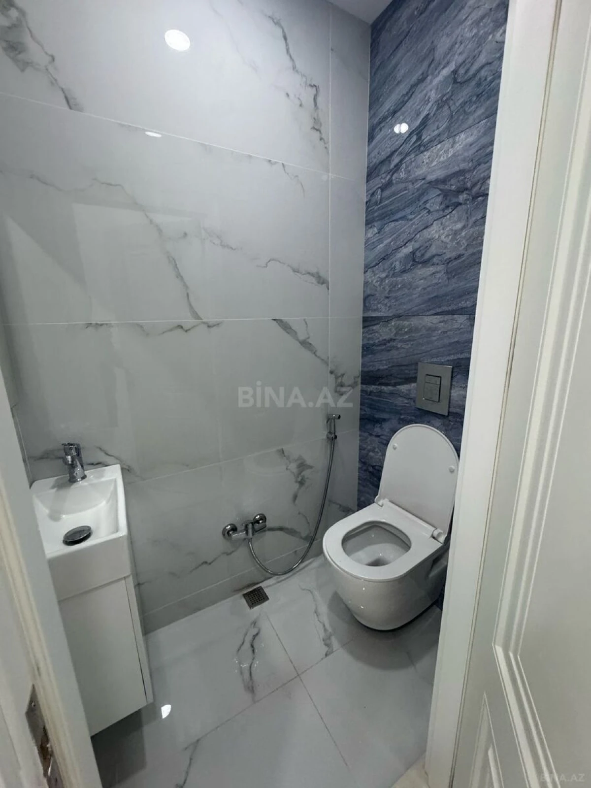 Kirayə verilir 2 otaqlı mənzil 85 m²