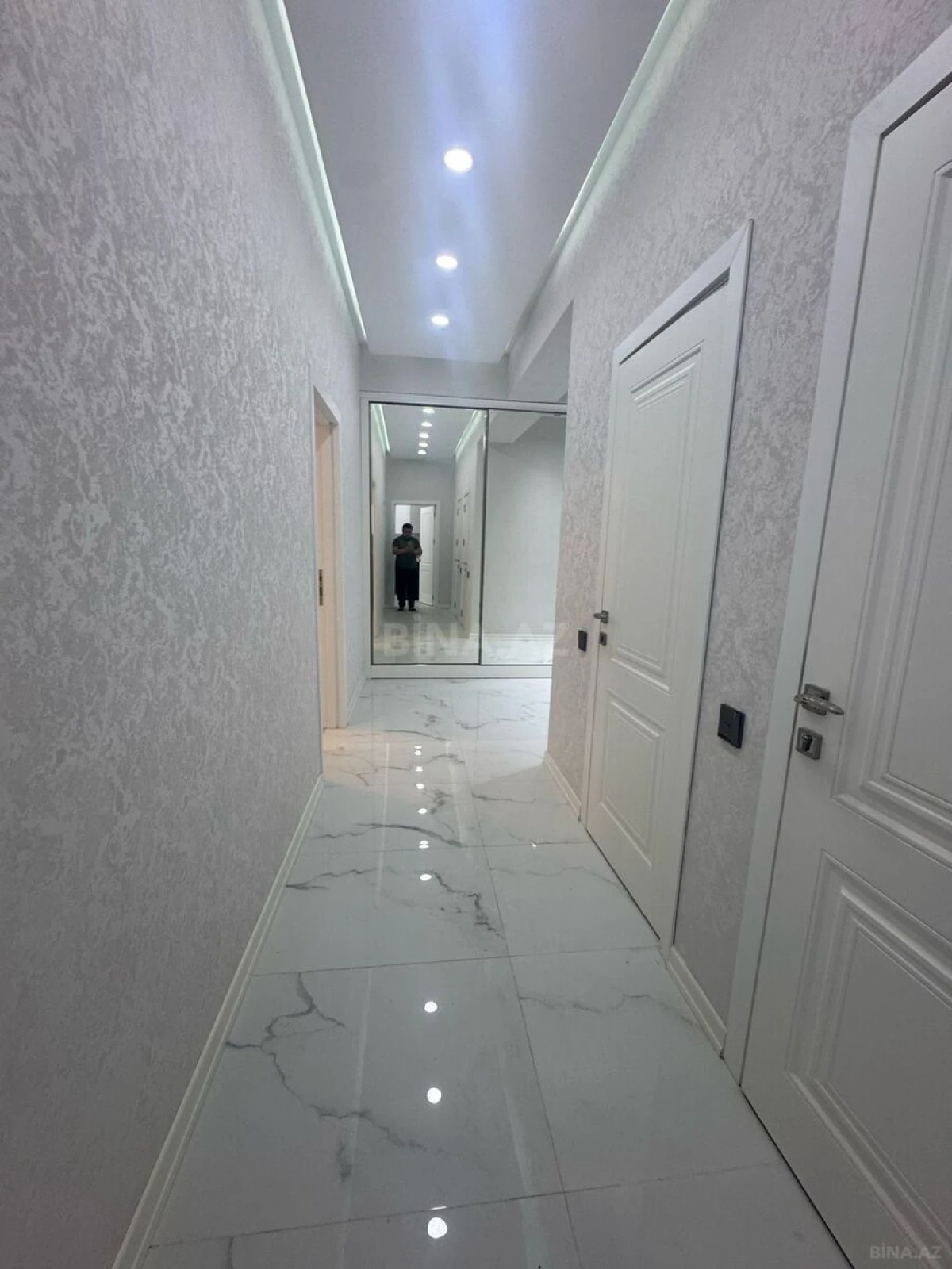 Kirayə verilir 2 otaqlı mənzil 85 m²