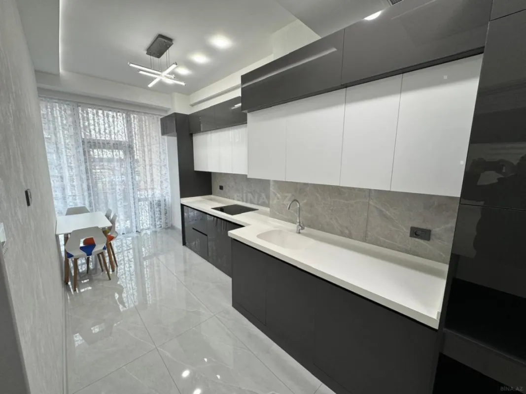 Satılır 3 otaqlı mənzil 112 m²