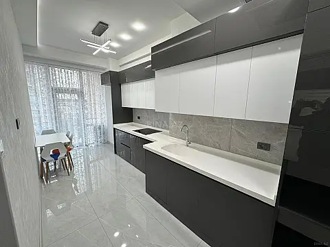 Satılır 3 otaqlı mənzil 112 m²