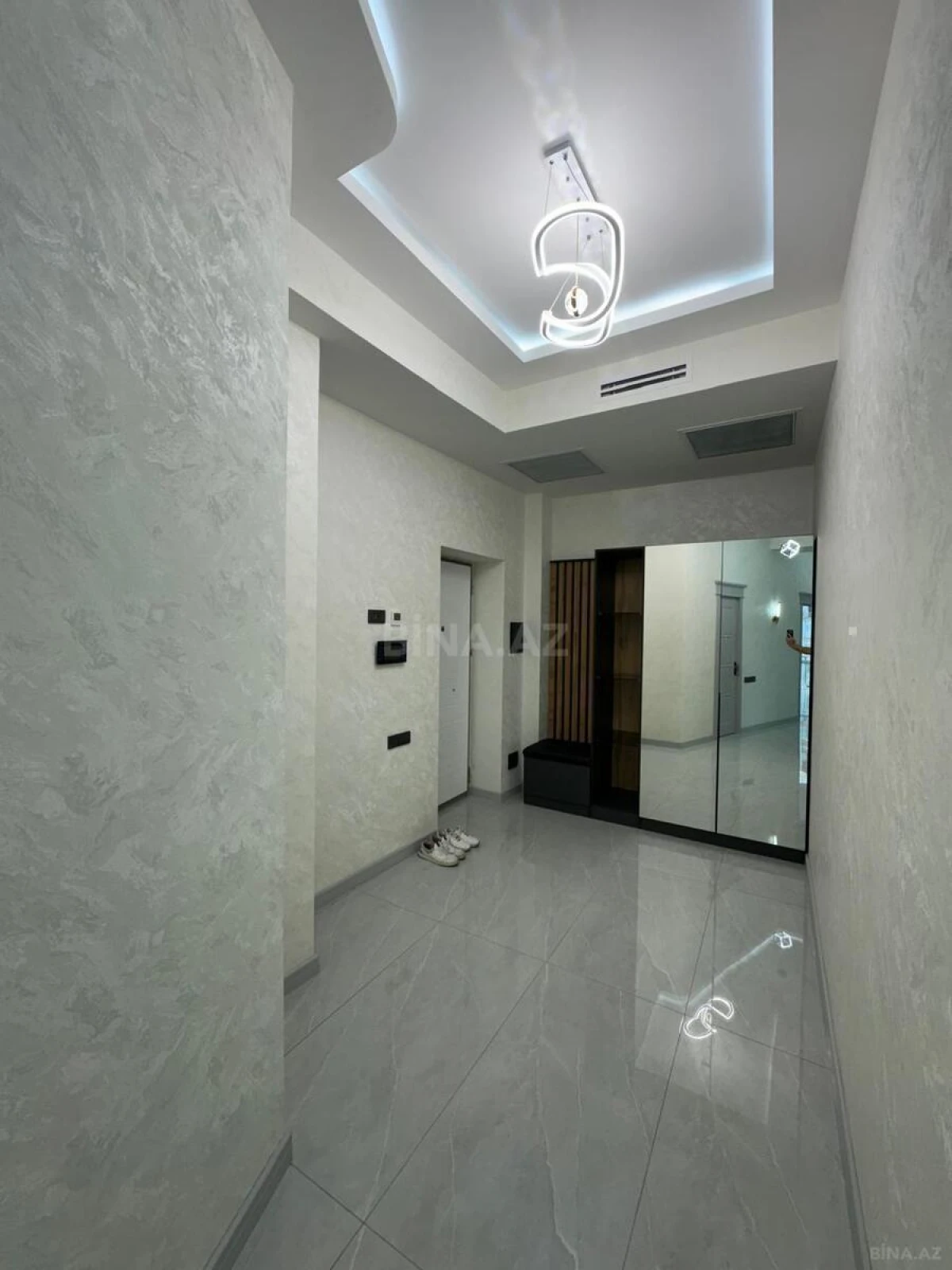 Satılır 3 otaqlı mənzil 112 m²