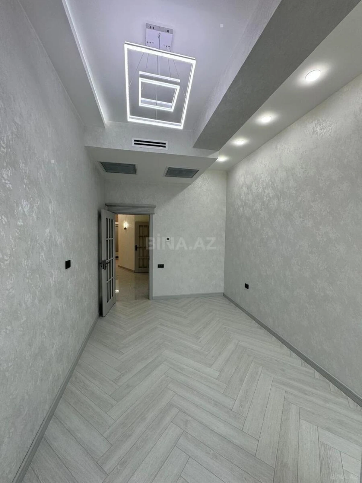 Satılır 3 otaqlı mənzil 112 m²
