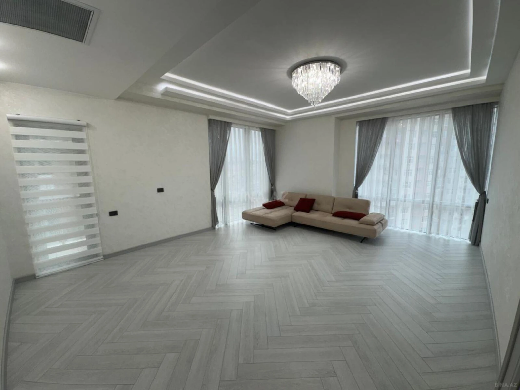 Satılır 3 otaqlı mənzil 112 m²