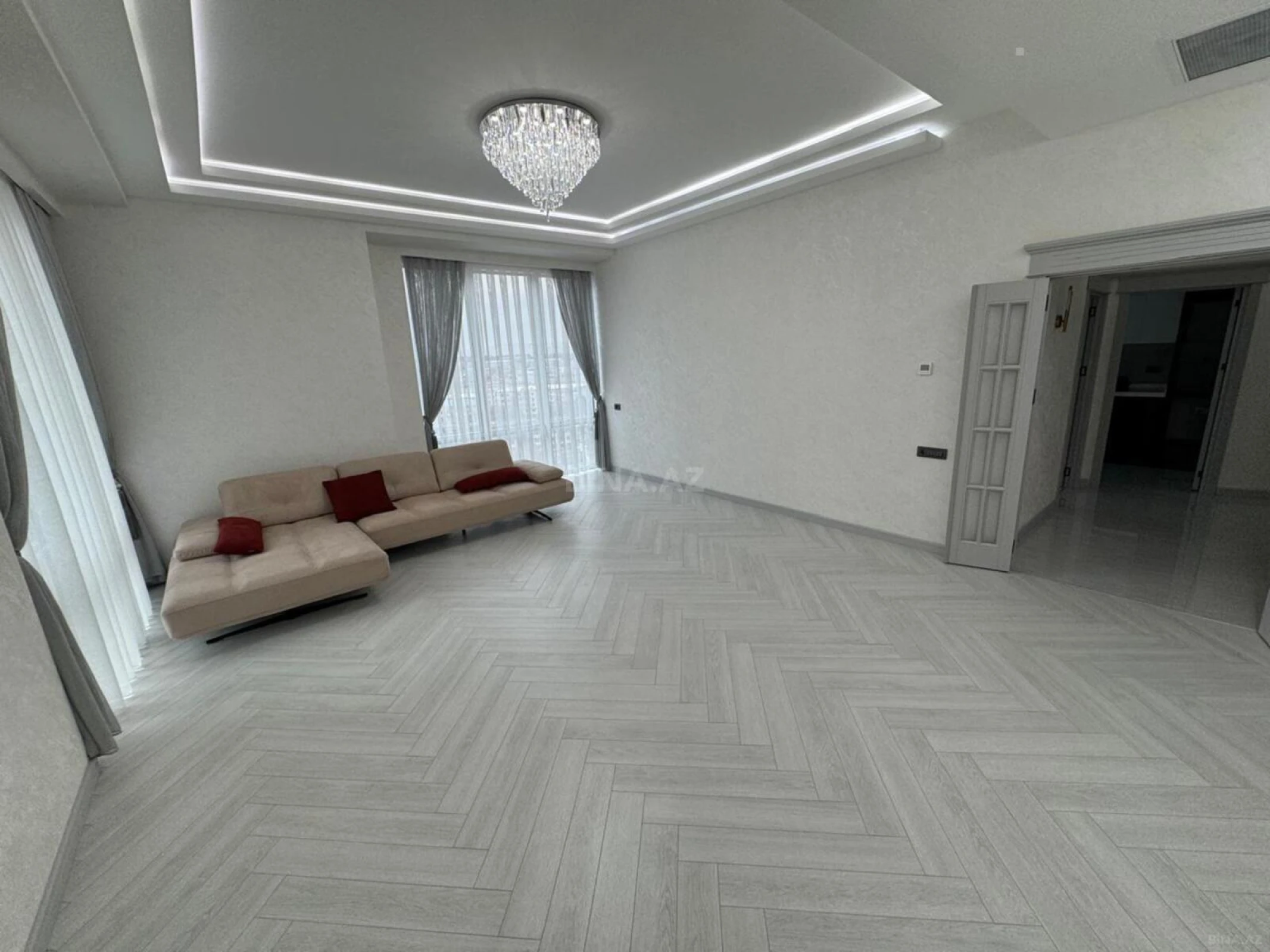 Satılır 3 otaqlı mənzil 112 m²