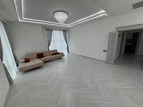 Satılır 3 otaqlı mənzil 112 m²