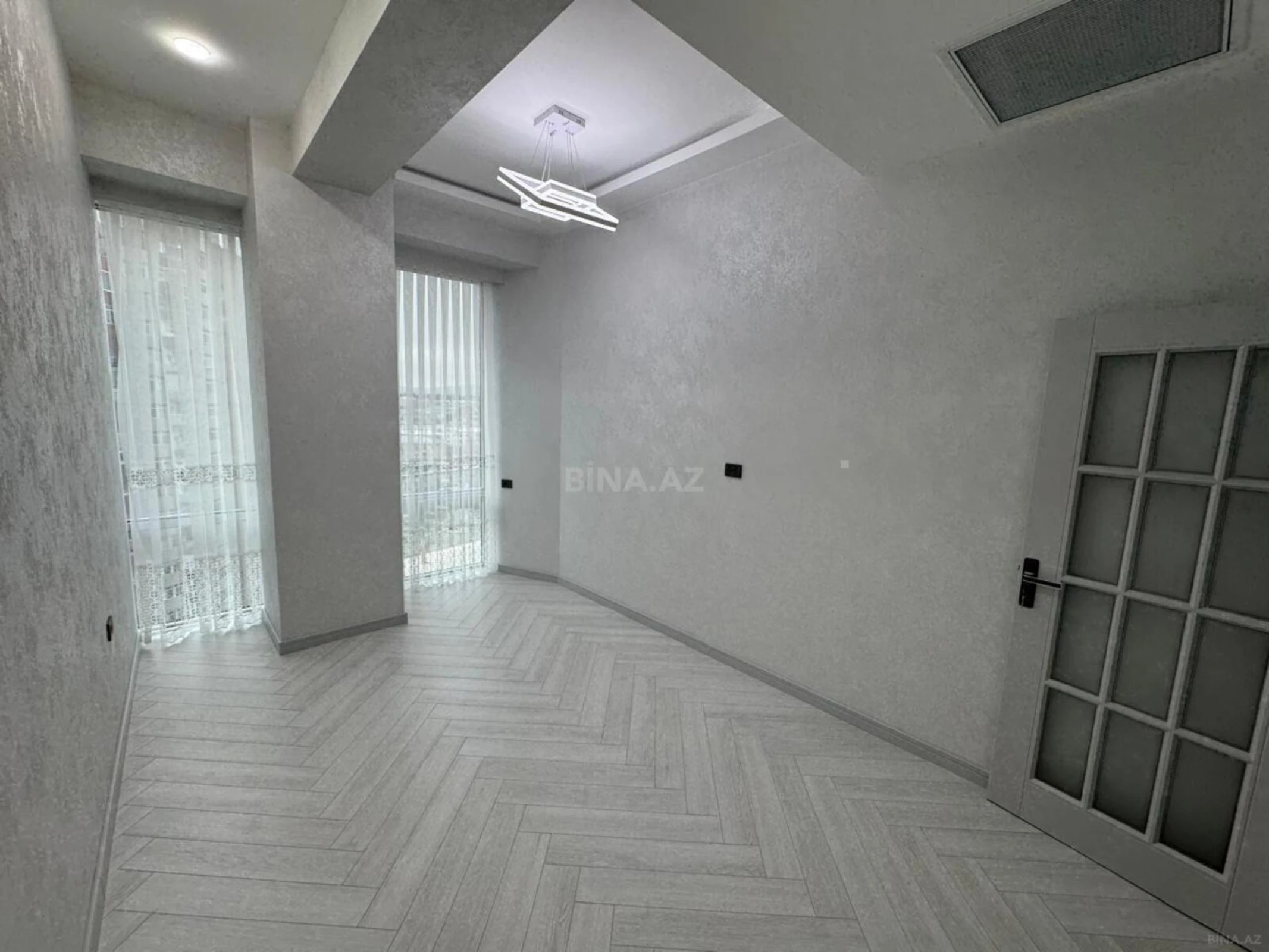 Satılır 3 otaqlı mənzil 112 m²