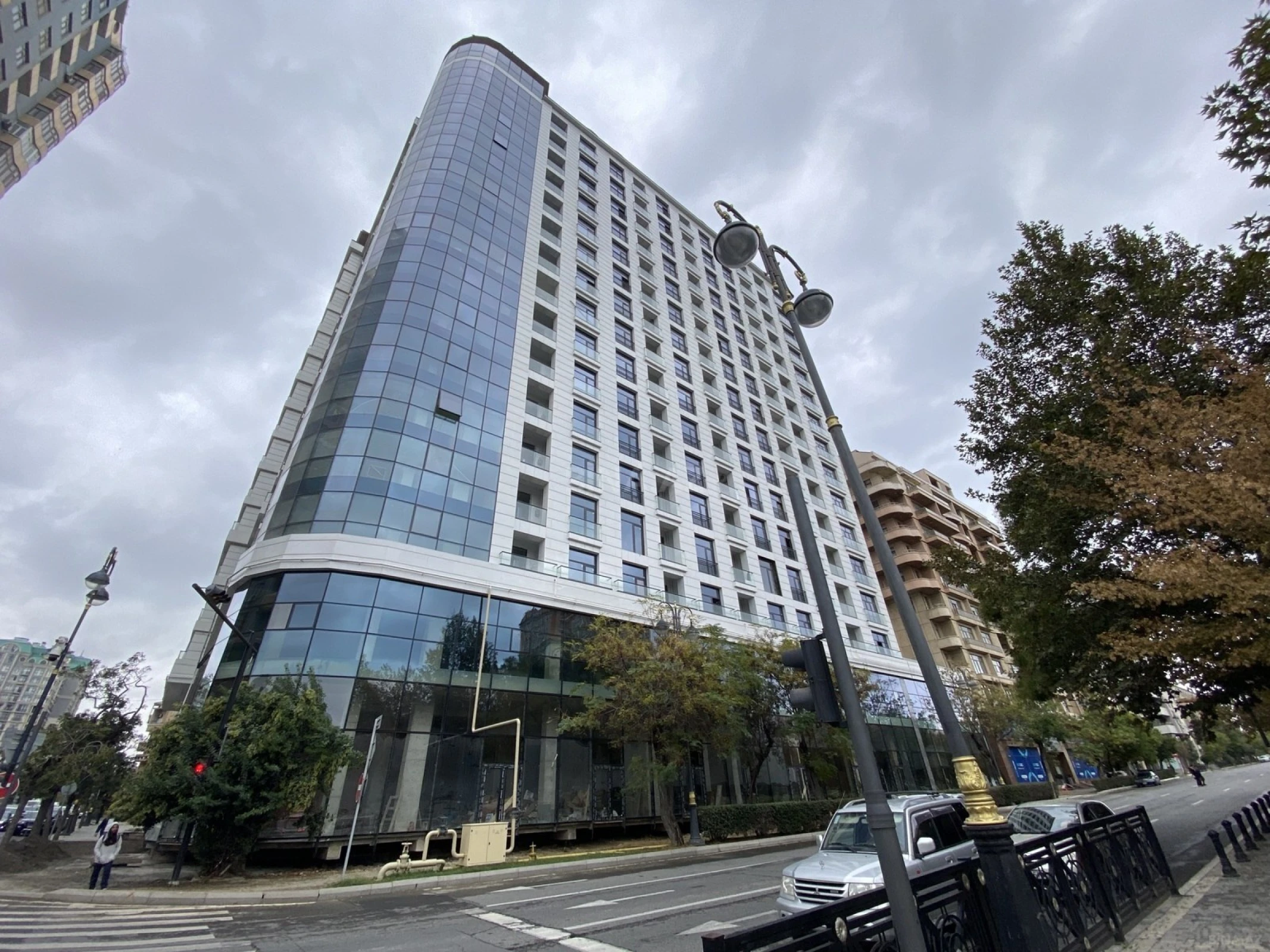 Satılır 2 otaqlı mənzil 74 m²