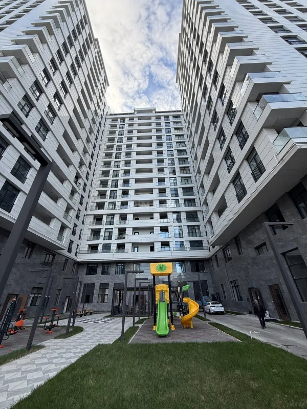 Satılır 2 otaqlı mənzil 74 m²