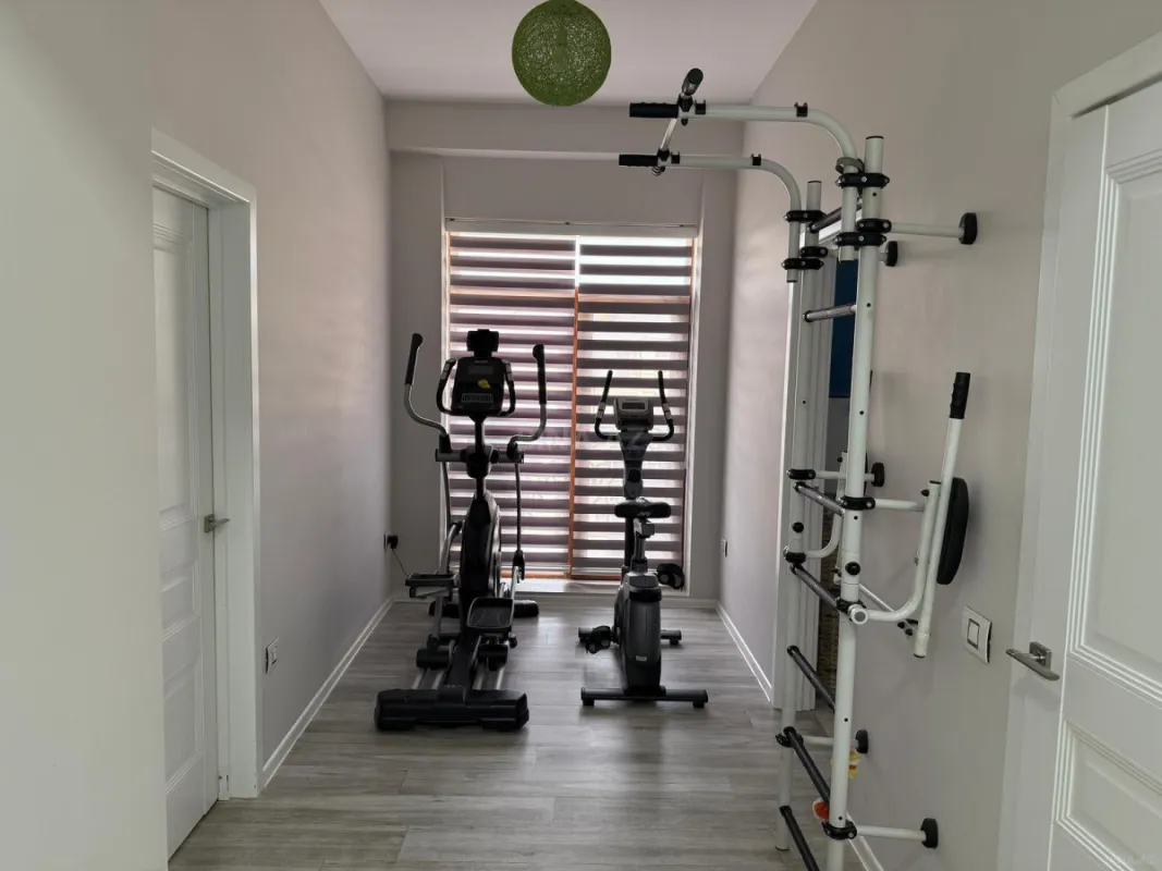 Kirayə verilir 4 otaqlı mənzil 190 m²