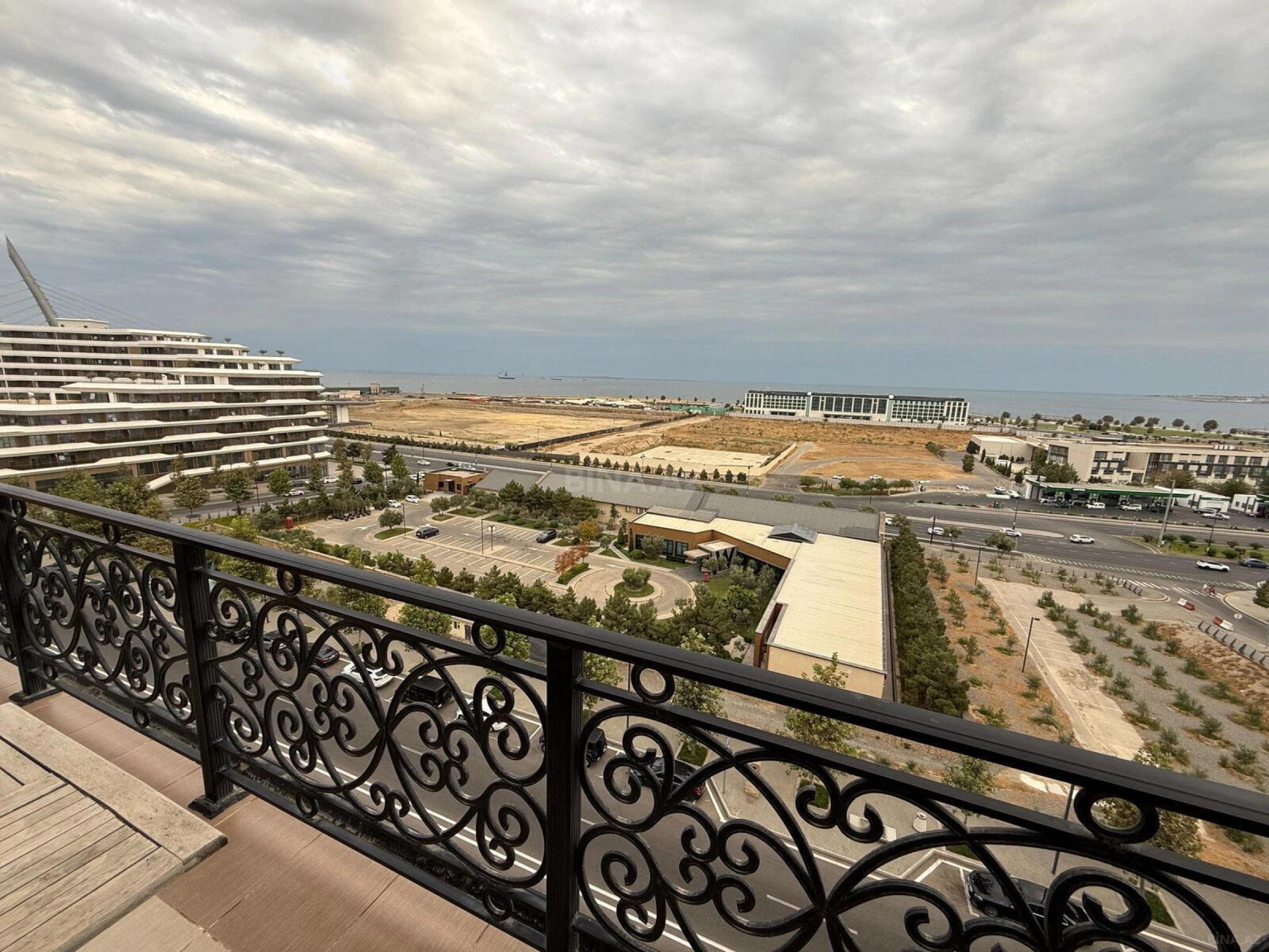 Kirayə verilir 4 otaqlı mənzil 190 m²