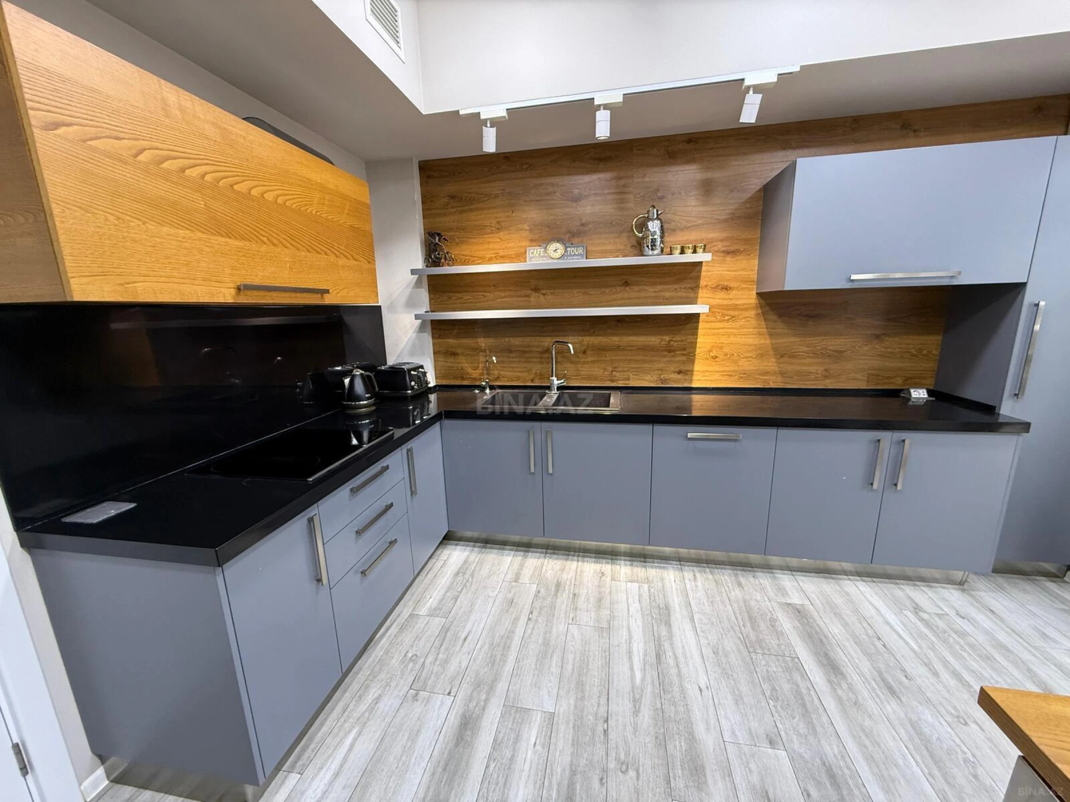 Kirayə verilir 4 otaqlı mənzil 190 m²