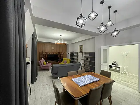 Kirayə verilir 4 otaqlı mənzil 190 m²