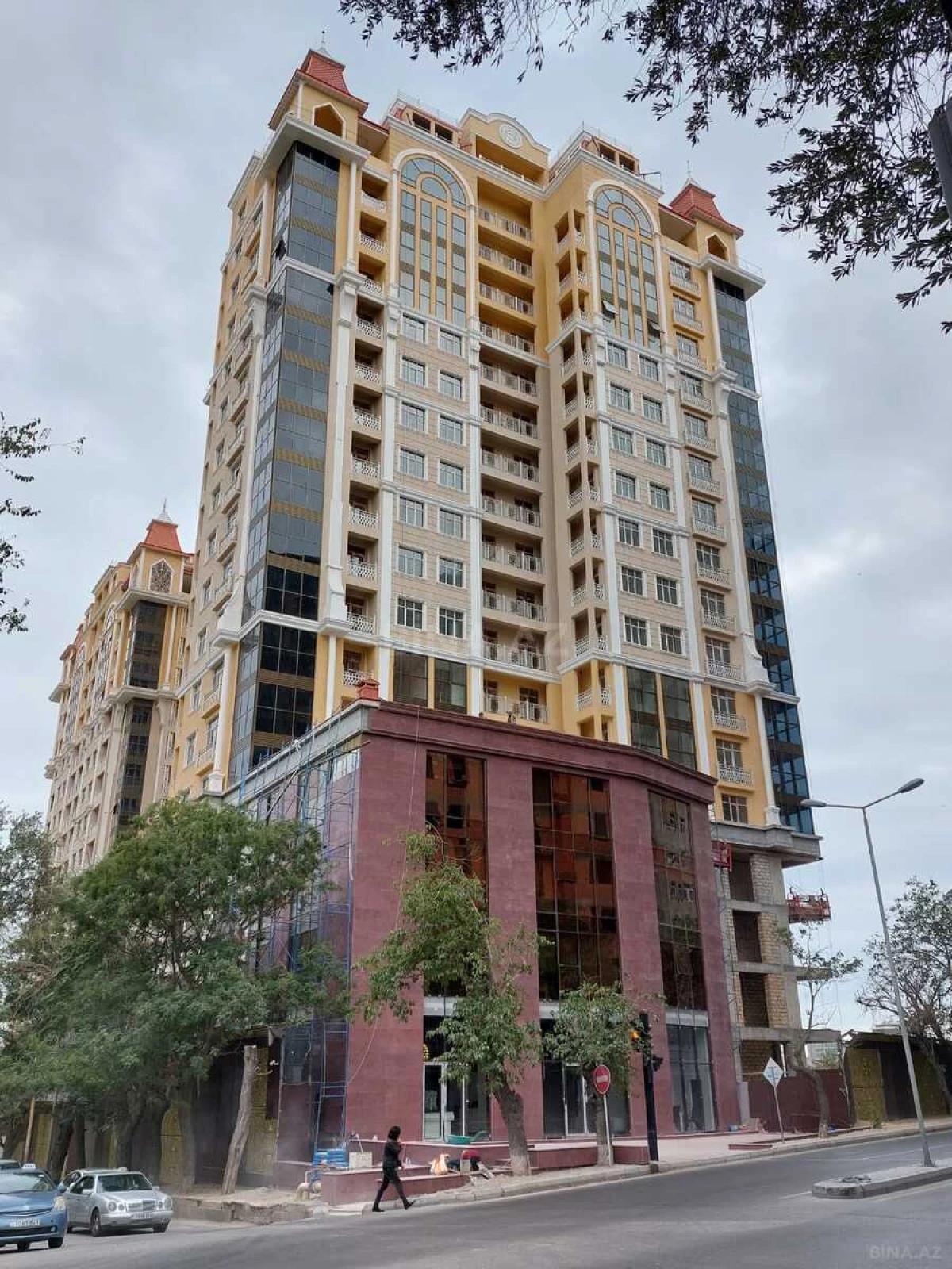 Satılır 3 otaqlı mənzil 147 m²