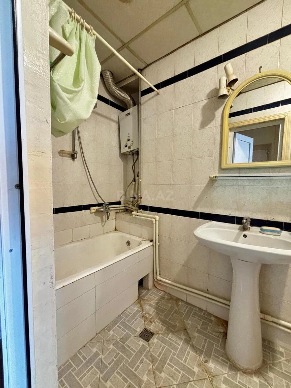Satılır 3 otaqlı mənzil 70.7 m²
