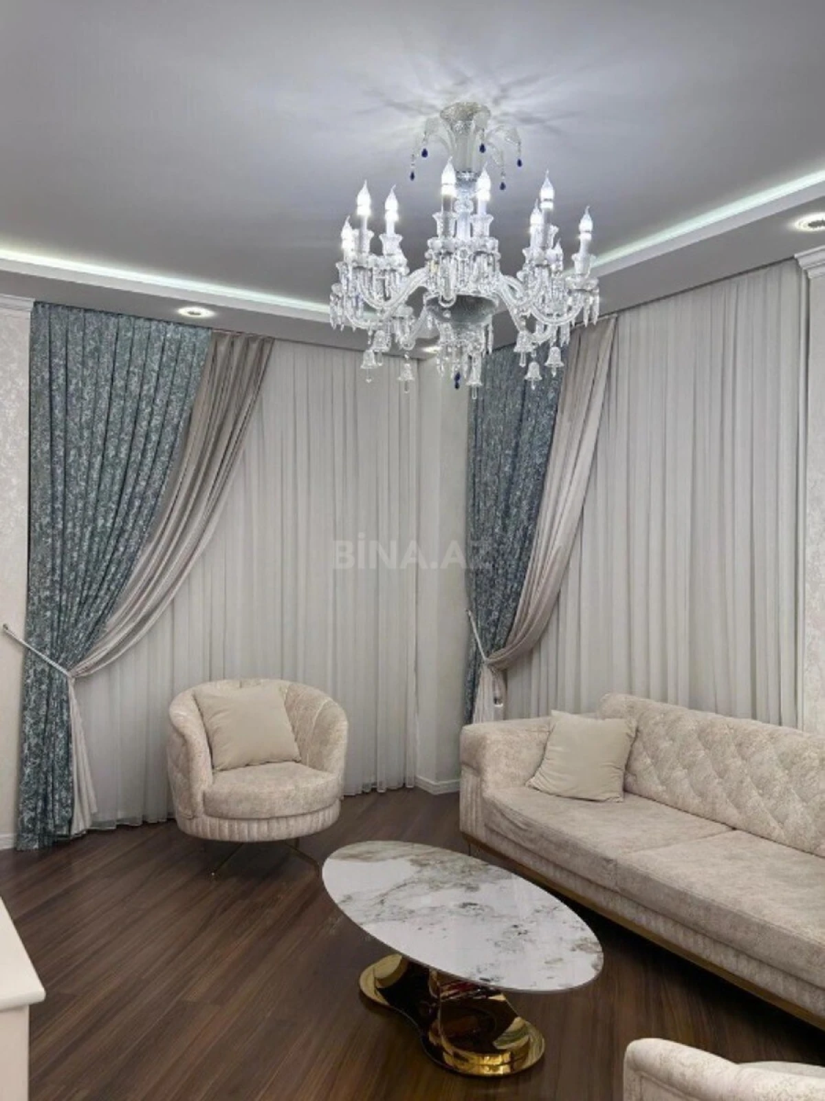 Satılır 3 otaqlı mənzil 150 m²