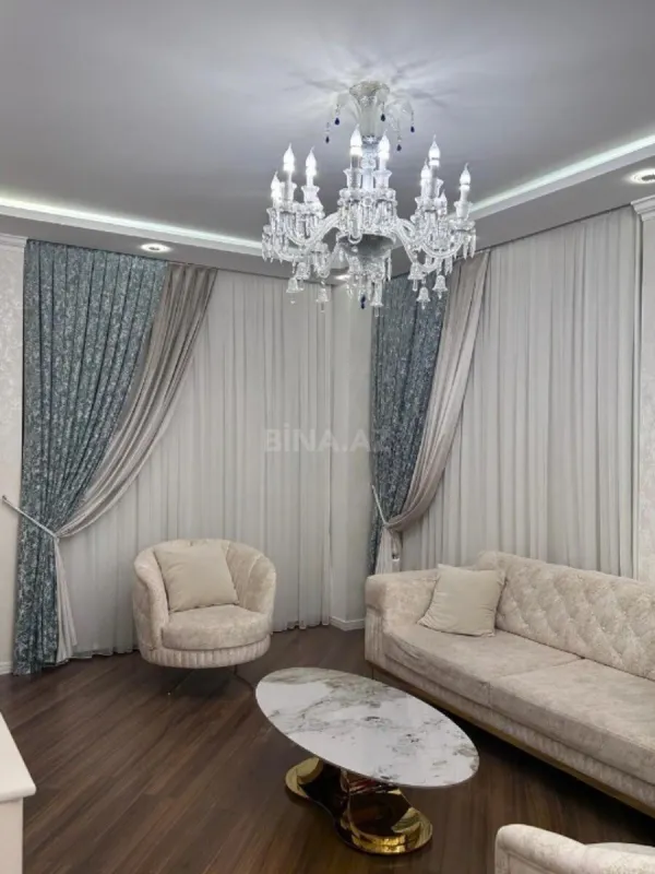 Satılır 3 otaqlı mənzil 150 m²