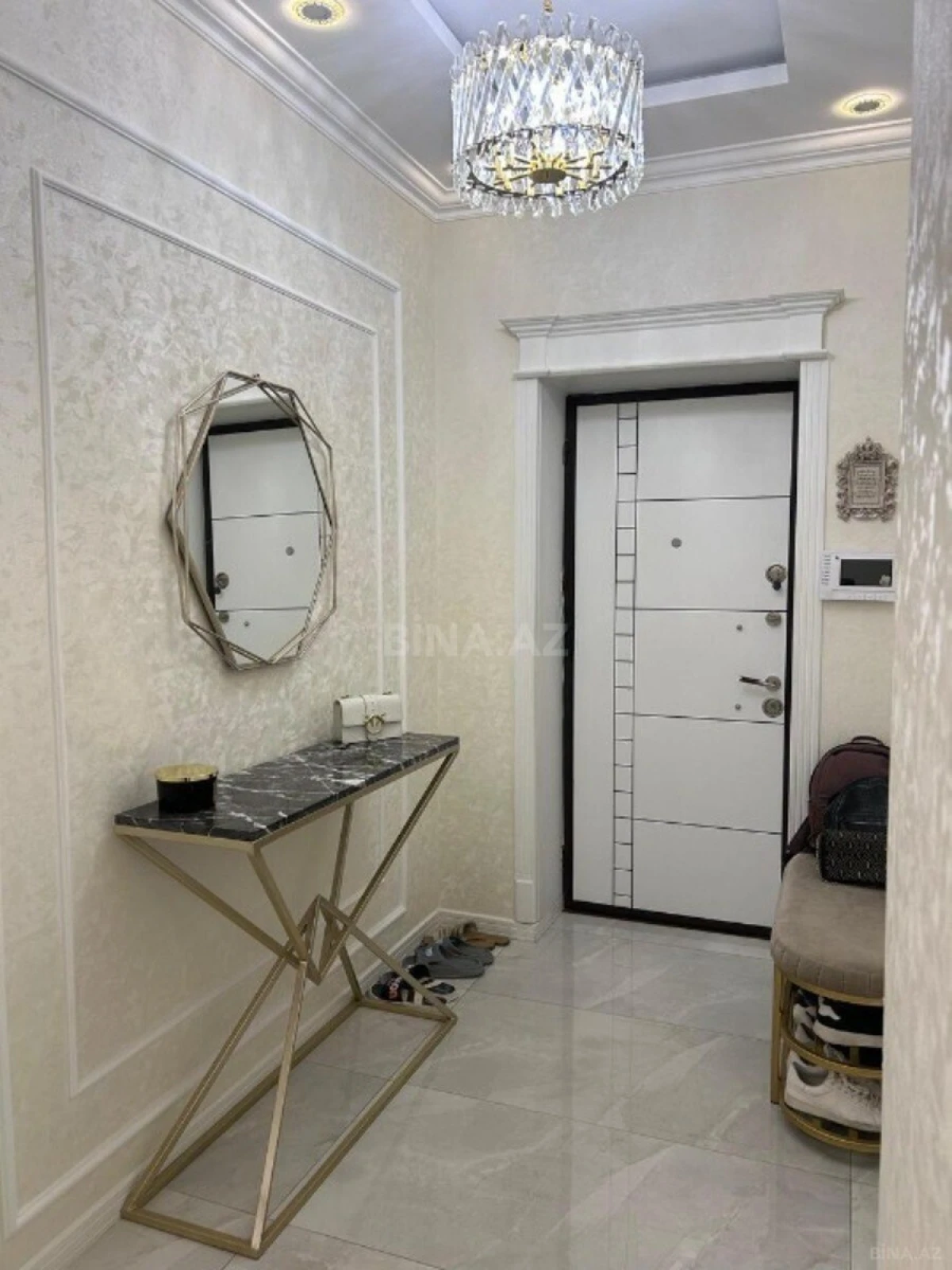Satılır 3 otaqlı mənzil 150 m²