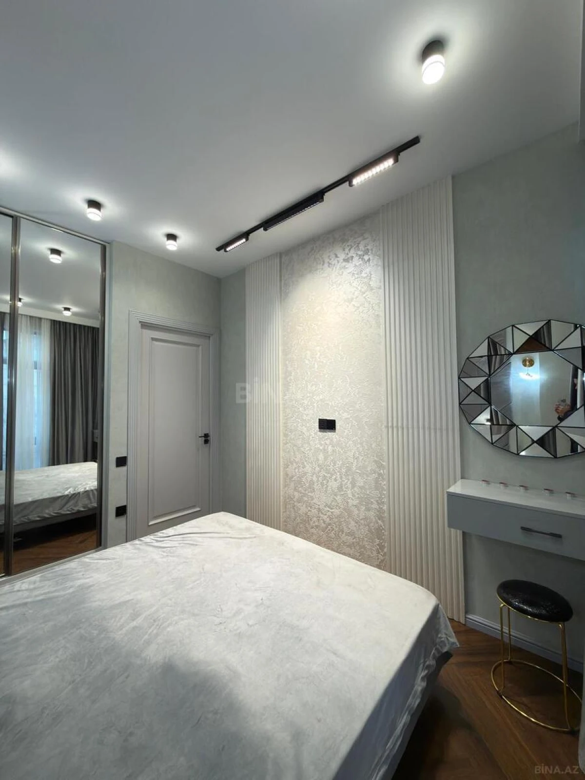 Satılır 2 otaqlı mənzil 60 m²