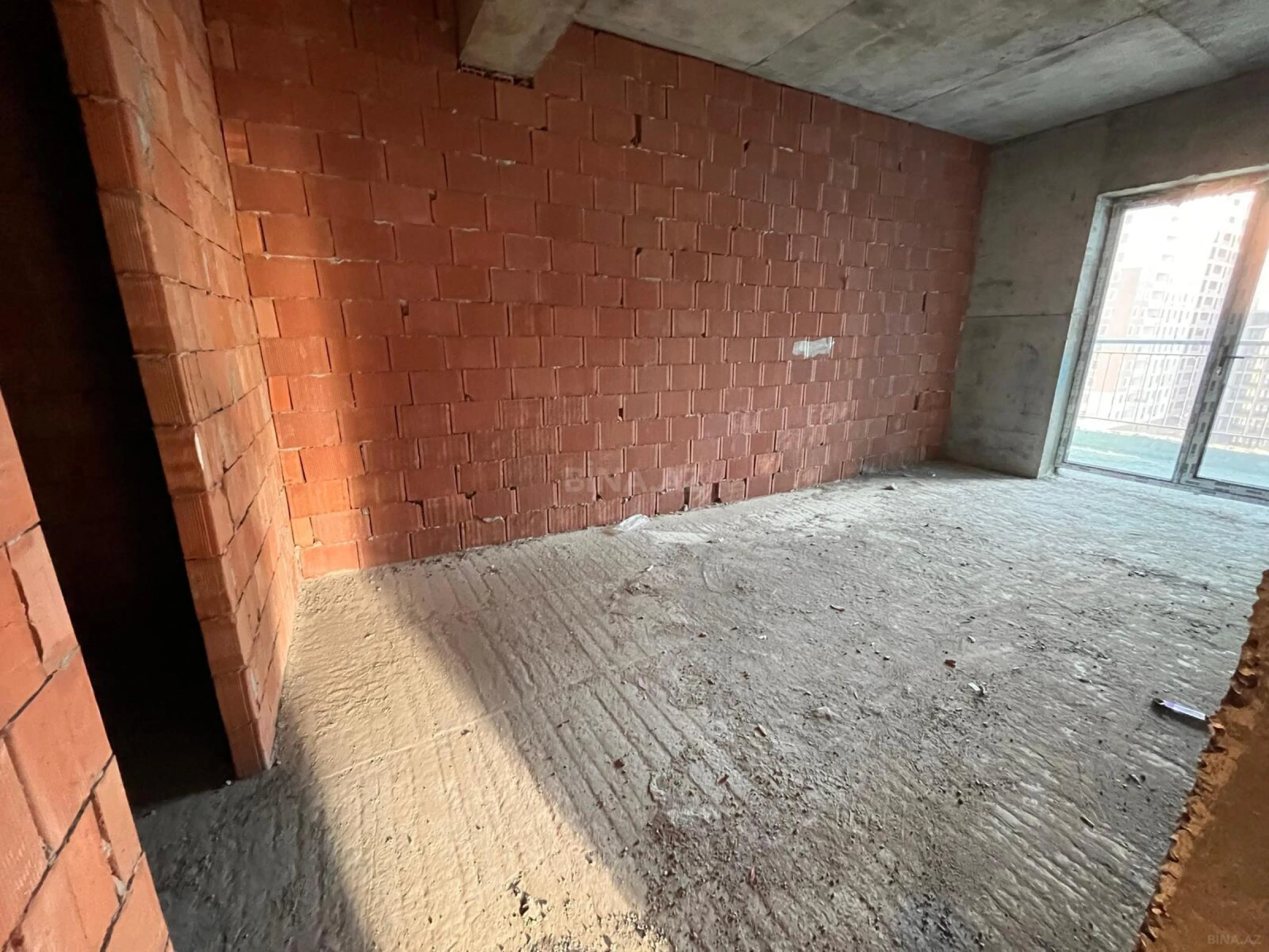 Satılır 3 otaqlı mənzil 112 m²